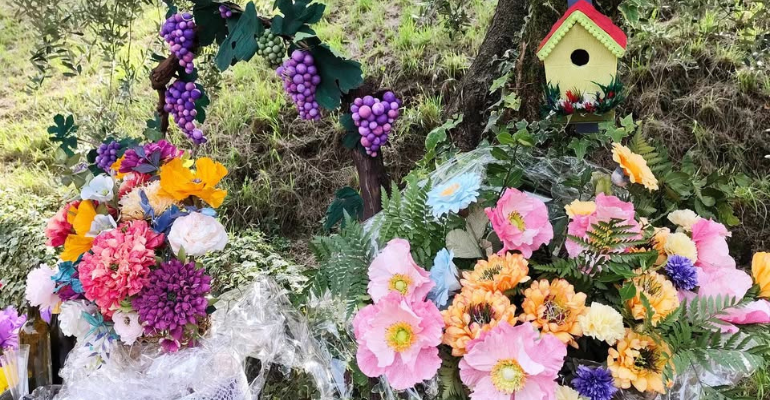 Feast of Santa Croce 2025: Monte Isola blooms with Cartotecnica Rossi crepe paper